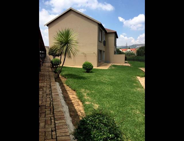 2 BEDROOM APARTMENT FOR SALE IN WILGEHEUWEL